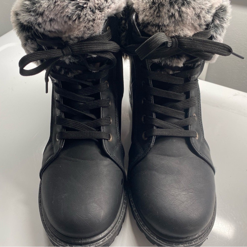 Women's Black Fur-Lined Ankle‎ Combat Boots Size 10 J - Picture 2 of 6